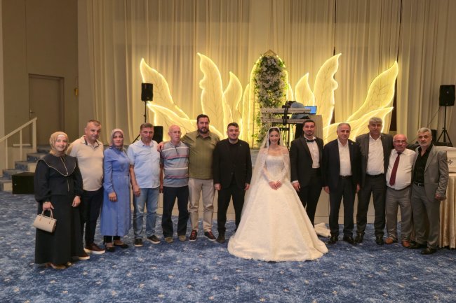 GENÇ ÇİFTİMİZE BİR ÖMÜR BOYU MUTLULUKLAR DİLERİZ...