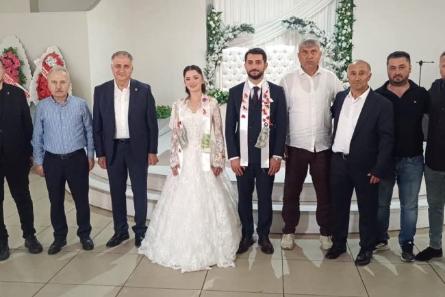 GENÇ ÇİFTİMİZE BİR ÖMÜR BOYU MUTLULUKLAR DİLERİZ