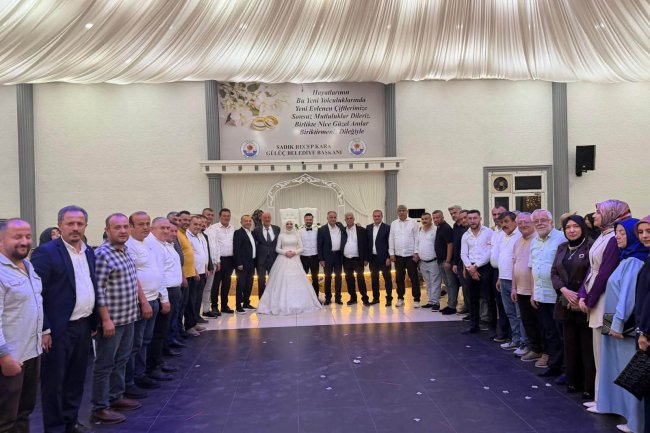 GENÇ ÇİFTİMİZE BİR ÖMÜR BOYU MUTLULUKLAR DİLERİZ...
