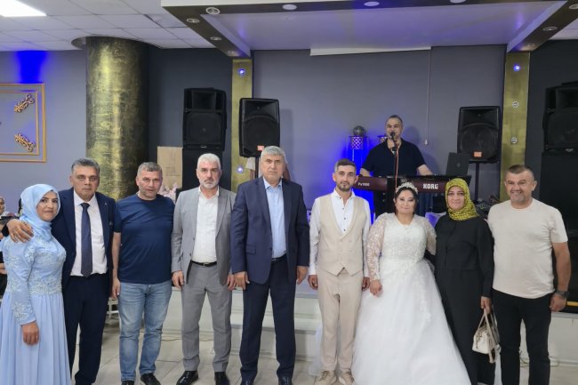 GENÇ ÇİFTİMİZE BİR ÖMÜR BOYU MUTLULUKLAR DİLERİZ...