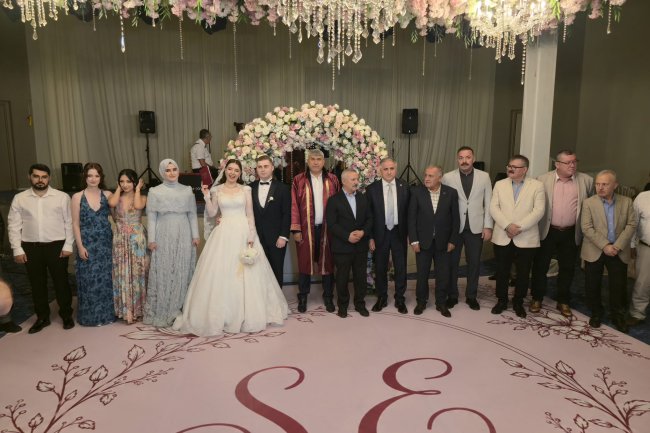 GENÇ ÇİFTİMİZE BİR ÖMÜR BOYU MUTLULUKLAR DİLERİZ