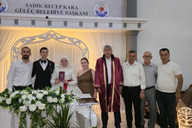GENÇ ÇİFTİMİZE BİR ÖMÜR BOYU MUTLULUKLAR DİLERİZ...