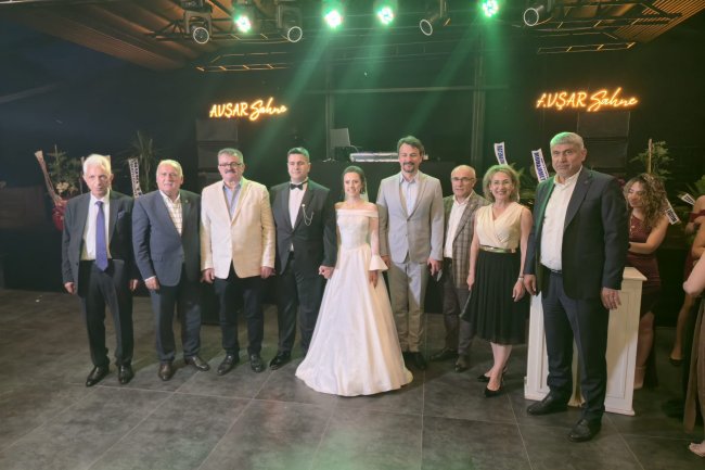 GENÇ ÇİFTİMİZE BİR ÖMÜR BOYU MUTLULUKLAR DİLERİZ