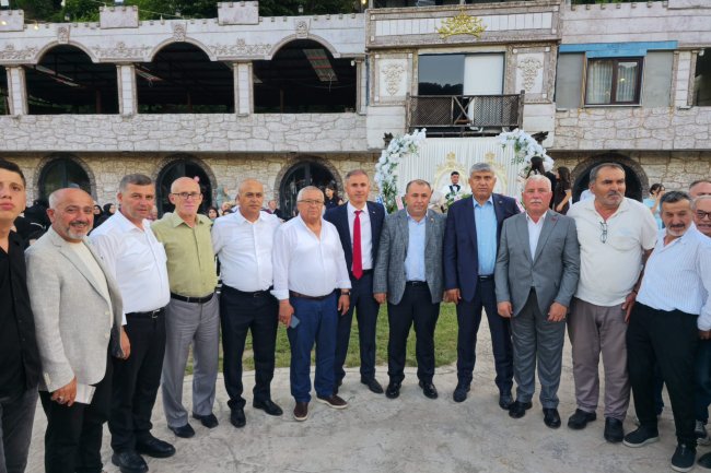 GENÇ ÇİFTİMİZE BİR ÖMÜR BOYU MUTLULUKLAR DİLERİZ...