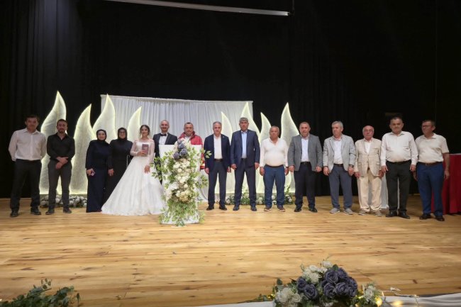 GENÇ ÇİFTİMİZE BİR ÖMÜR BOYU MUTLULUKLAR DİLERİZ...