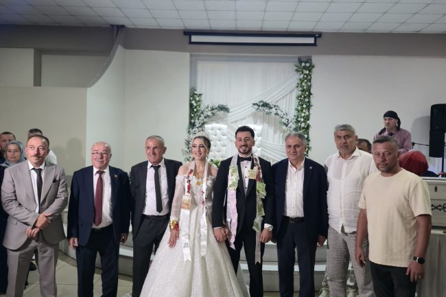 GENÇ ÇİFTİMİZE BİR ÖMÜR BOYU MUTLULUKLAR DİLERİZ...