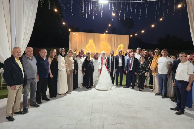 GENÇ ÇİFTİMİZE BİR ÖMÜR BOYU MUTLULUKLAR DİLERİZ...