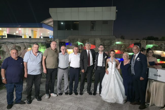 GENÇ ÇİFTİMİZE BİR ÖMÜR BOYU MUTLULUKLAR DİLERİZ...