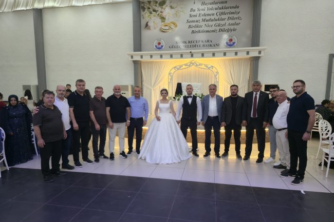 GENÇ ÇİFTİMİZE BİR ÖMÜR BOYU MUTLULUKLAR DİLERİZ...