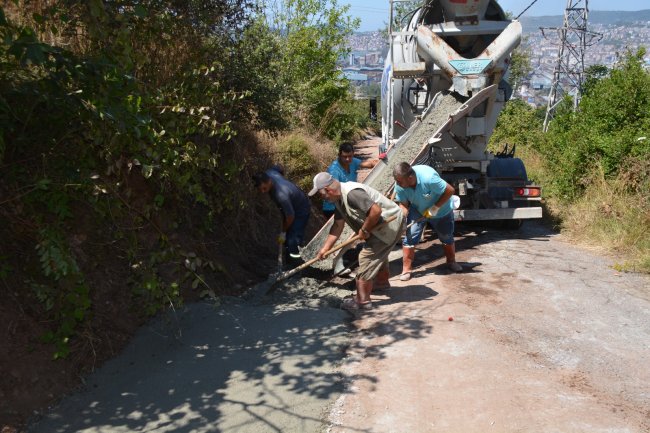 ÖRENCİK MAHALLESİ MEZARLIK SOKAK'TA KANALİZASYON ALTYAPISI YENİLENİYOR