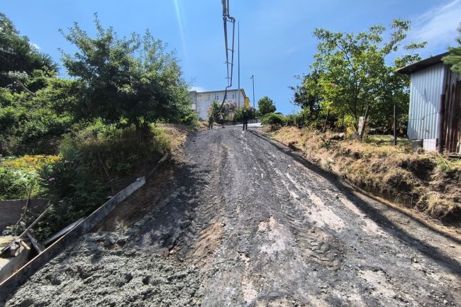 BETON YOL ÇALIŞMALARIMIZ DEVAM EDİYOR...