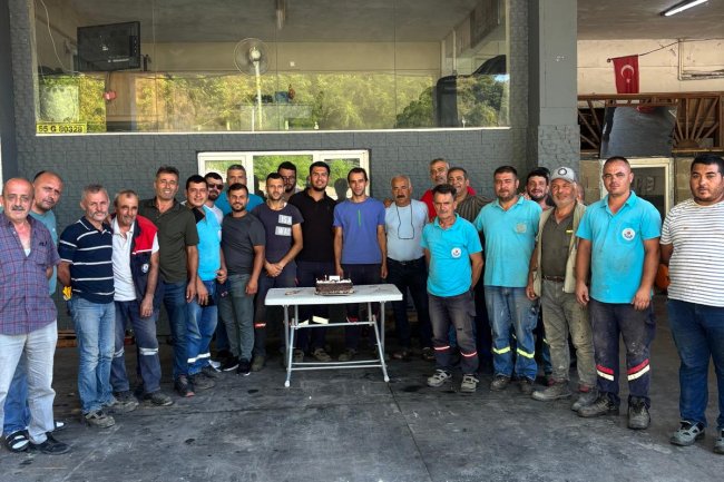 BELEDİYE PERSONELLERİMİZİN HER DAİM YANINDA OLAN BELEDİYE BAŞKANIMIZ SAYIN SADIK RECEP KARA BELEDİYEMİZ PERSONELİ MİRAÇ SEVER'İN DOĞUM GÜNÜNÜ UNUTMADI