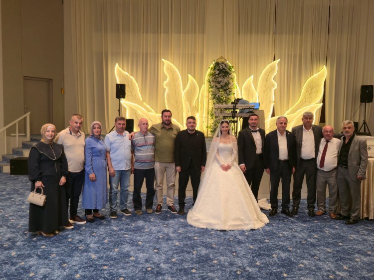 GENÇ ÇİFTİMİZE BİR ÖMÜR BOYU MUTLULUKLAR DİLERİZ...