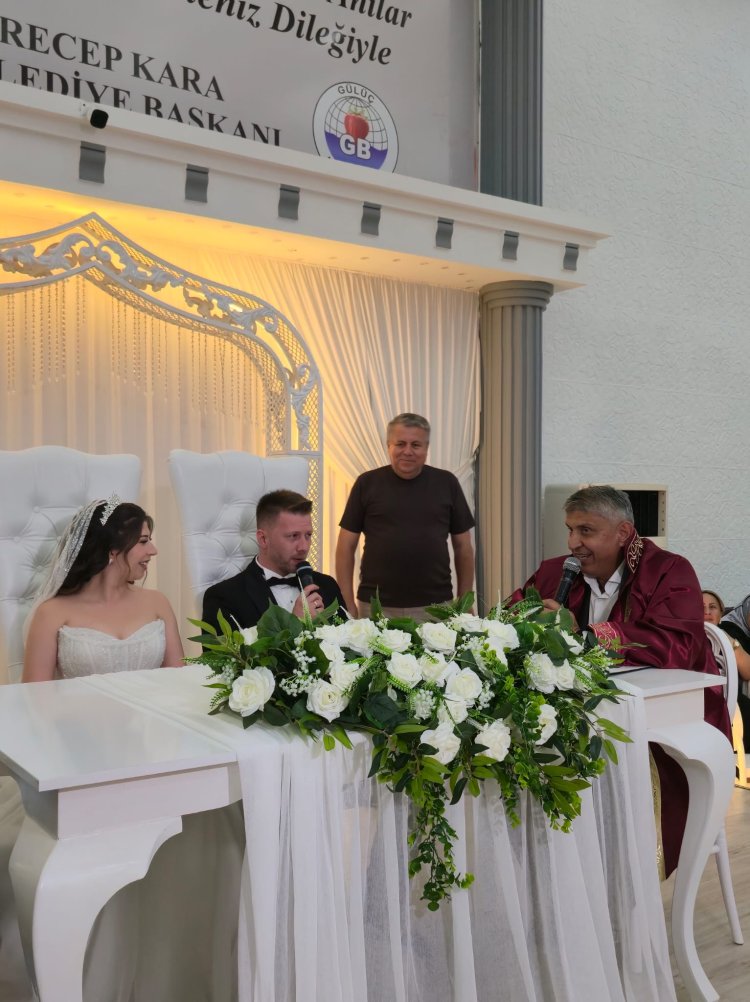 GENÇ ÇİFTİMİZE BİR ÖMÜR BOYU MUTLULUKLAR DİLERİZ...
