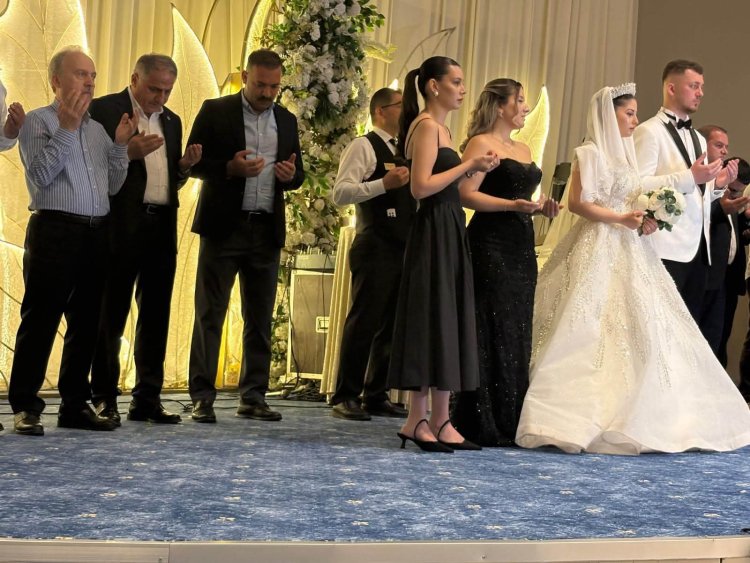 GENÇ ÇİFTİMİZE BİR ÖMÜR BOYU MUTLULUKLAR DİLERİZ...