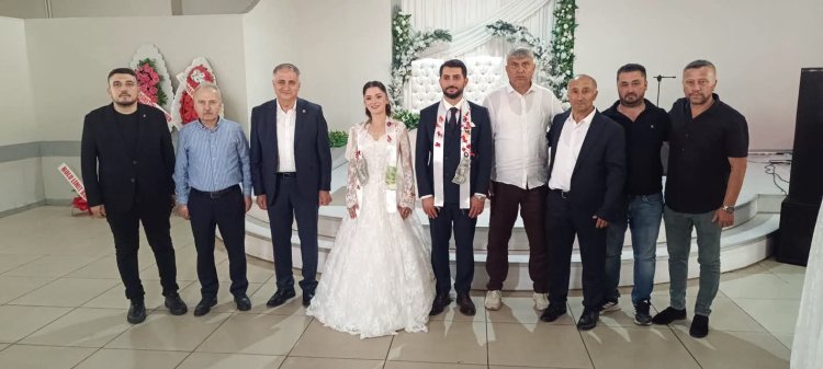 GENÇ ÇİFTİMİZE BİR ÖMÜR BOYU MUTLULUKLAR DİLERİZ