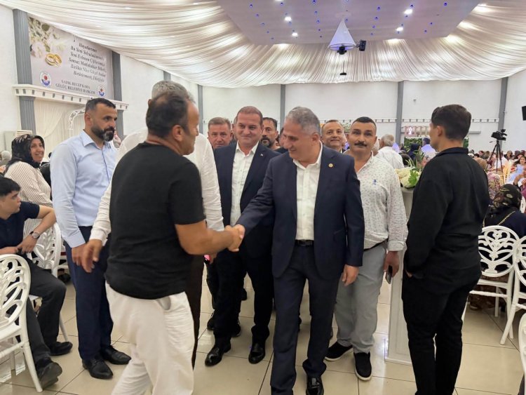 GENÇ ÇİFTİMİZE BİR ÖMÜR BOYU MUTLULUKLAR DİLERİZ...