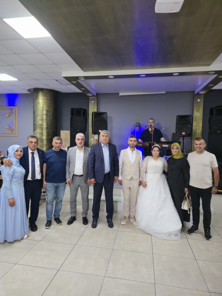GENÇ ÇİFTİMİZE BİR ÖMÜR BOYU MUTLULUKLAR DİLERİZ...
