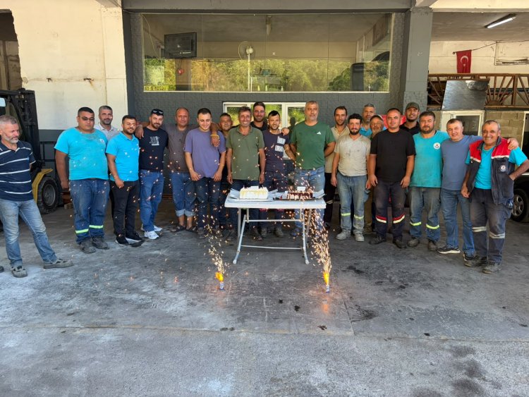 BELEDİYE BAŞKANIMIZ SADIK RECEP KARA BELEDİYE PERSONELLERİMİZİN DOĞUM GÜNÜNÜ UNUTMADI...