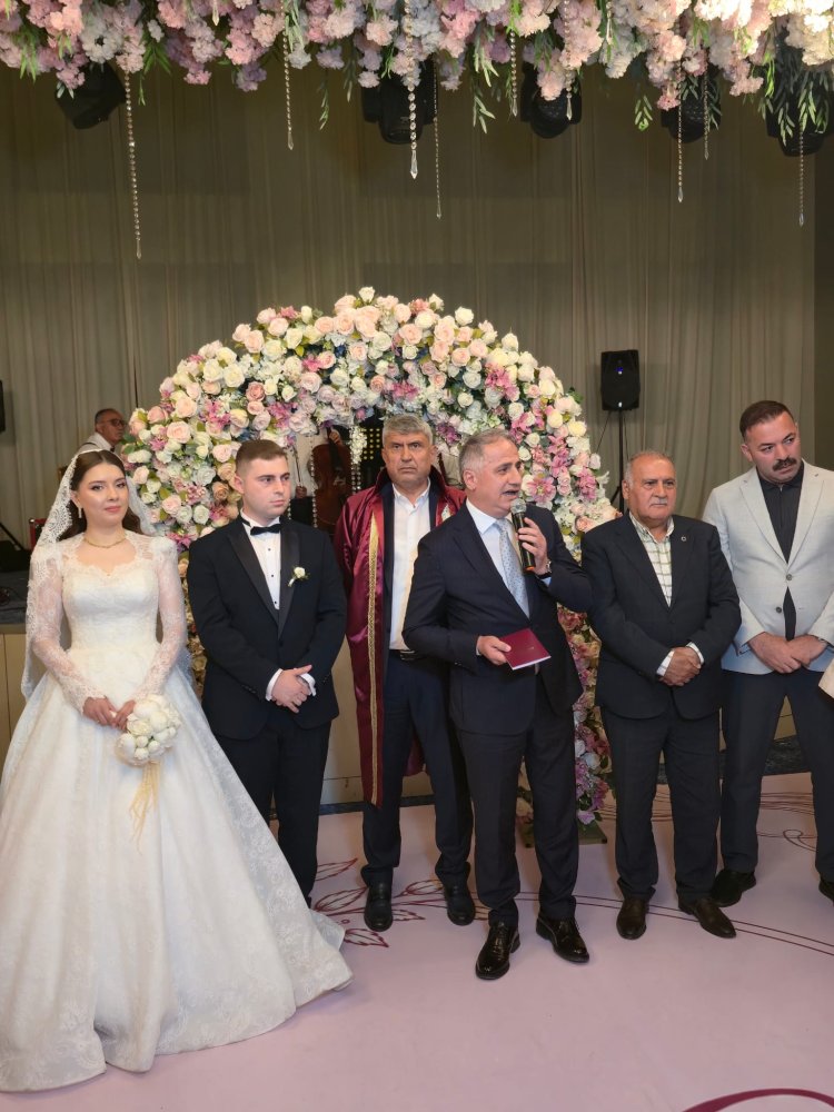 GENÇ ÇİFTİMİZE BİR ÖMÜR BOYU MUTLULUKLAR DİLERİZ