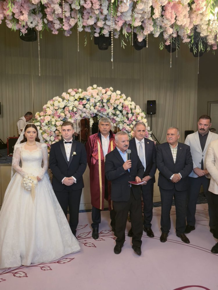 GENÇ ÇİFTİMİZE BİR ÖMÜR BOYU MUTLULUKLAR DİLERİZ