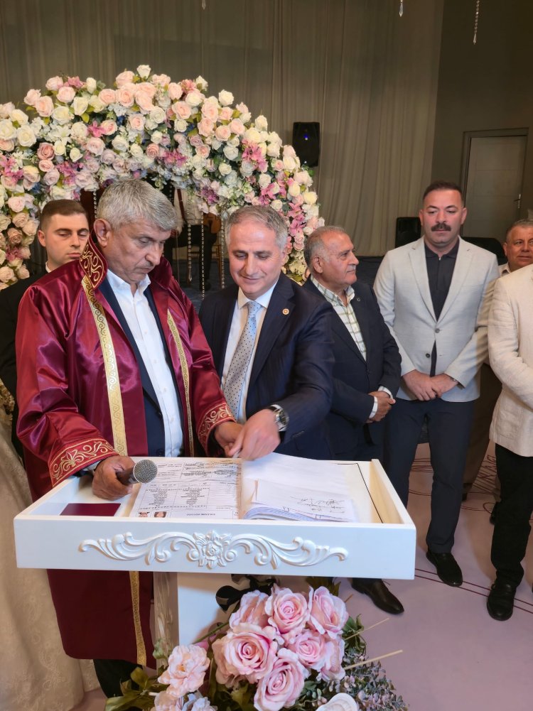 GENÇ ÇİFTİMİZE BİR ÖMÜR BOYU MUTLULUKLAR DİLERİZ