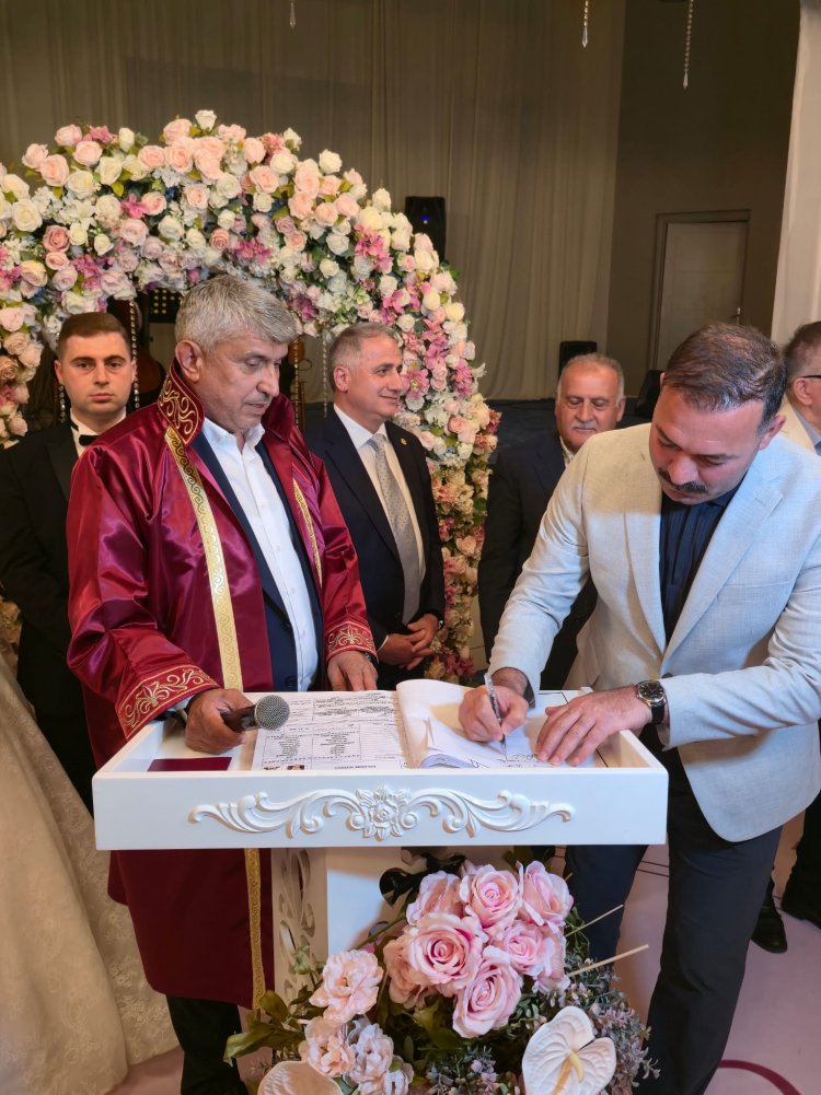 GENÇ ÇİFTİMİZE BİR ÖMÜR BOYU MUTLULUKLAR DİLERİZ