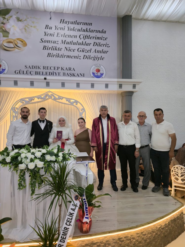 GENÇ ÇİFTİMİZE BİR ÖMÜR BOYU MUTLULUKLAR DİLERİZ...