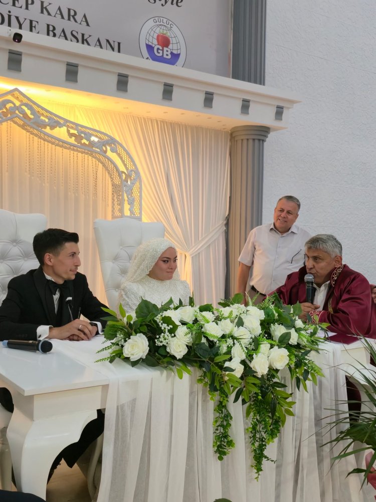 GENÇ ÇİFTİMİZE BİR ÖMÜR BOYU MUTLULUKLAR DİLERİZ...