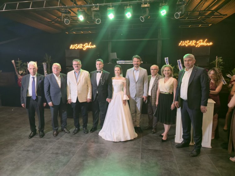 GENÇ ÇİFTİMİZE BİR ÖMÜR BOYU MUTLULUKLAR DİLERİZ