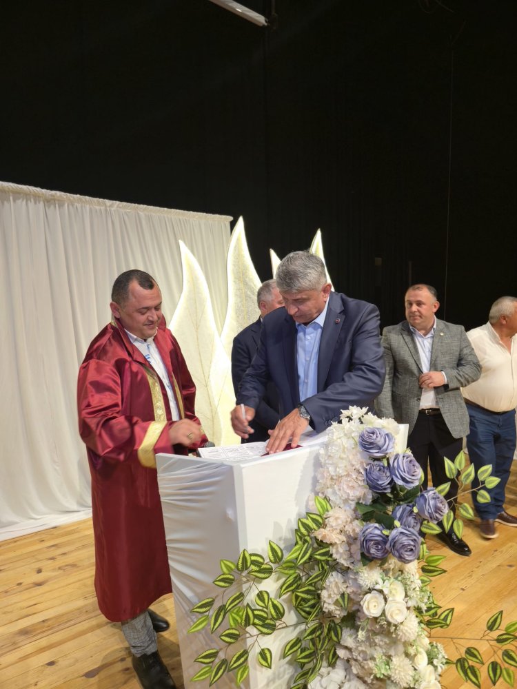 GENÇ ÇİFTİMİZE BİR ÖMÜR BOYU MUTLULUKLAR DİLERİZ...