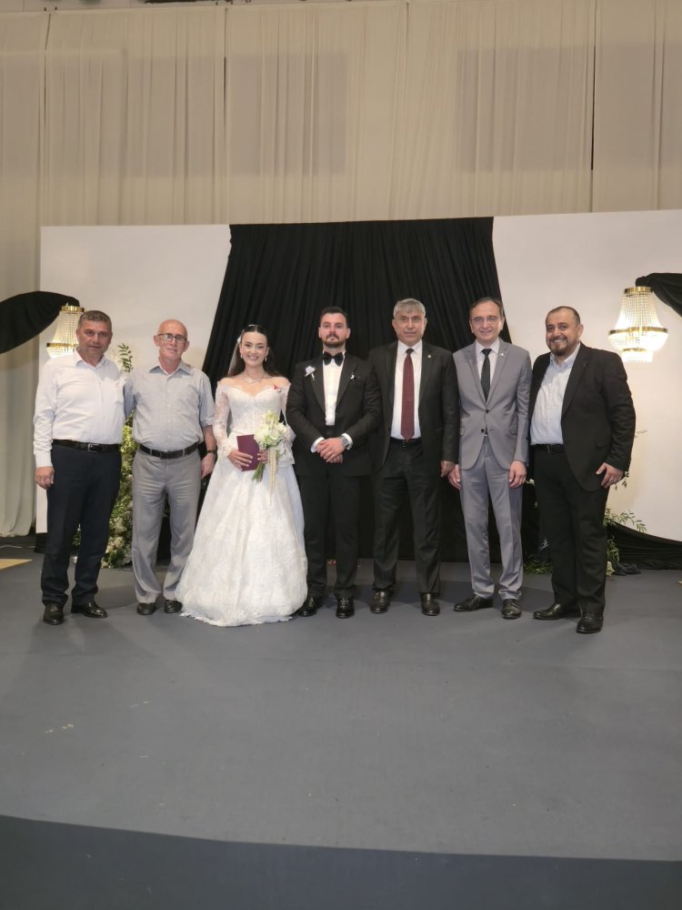 GENÇ ÇİFTİMİZE BİR ÖMÜR BOYU MUTLULUKLAR DİLERİZ...