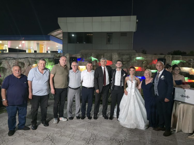 GENÇ ÇİFTİMİZE BİR ÖMÜR BOYU MUTLULUKLAR DİLERİZ...