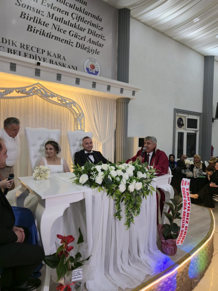 GENÇ ÇİFTİMİZE BİR ÖMÜR BOYU MUTLULUKLAR DİLERİZ...