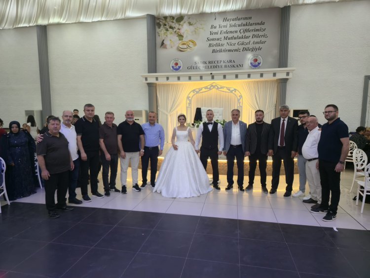 GENÇ ÇİFTİMİZE BİR ÖMÜR BOYU MUTLULUKLAR DİLERİZ...