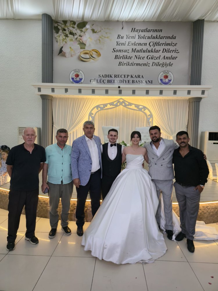 GENÇ ÇİFTİMİZE BİR ÖMÜR BOYU MUTLULUKLAR DİLERİZ...