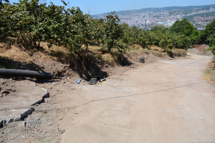 ÖRENCİK MAHALLESİ MEZARLIK SOKAK'TA KANALİZASYON ALTYAPISI YENİLENİYOR