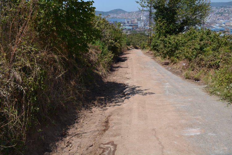 ÖRENCİK MAHALLESİ MEZARLIK SOKAK'TA KANALİZASYON ALTYAPISI YENİLENİYOR