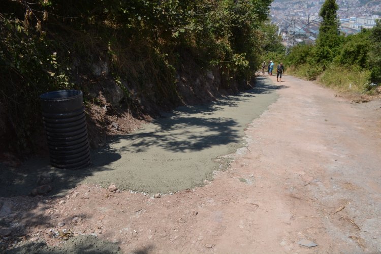 ÖRENCİK MAHALLESİ MEZARLIK SOKAK'TA KANALİZASYON ALTYAPISI YENİLENİYOR