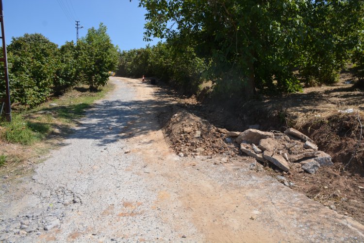 ÖRENCİK MAHALLESİ MEZARLIK SOKAK'TA KANALİZASYON ALTYAPISI YENİLENİYOR