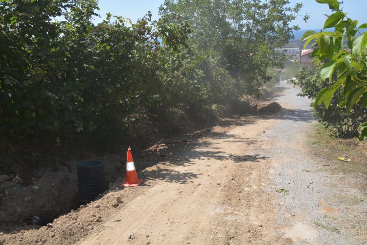 ÖRENCİK MAHALLESİ MEZARLIK SOKAK'TA KANALİZASYON ALTYAPISI YENİLENİYOR