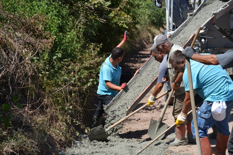 ÖRENCİK MAHALLESİ MEZARLIK SOKAK'TA KANALİZASYON ALTYAPISI YENİLENİYOR
