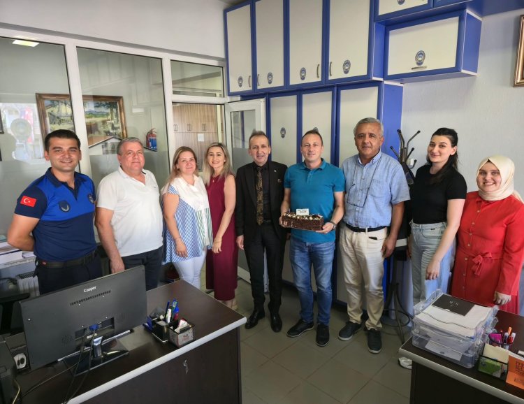 BELEDİYEMİZ PERSONELLERİNİN HER DAİM YANINDA OLAN BELEDİYE BAŞKANIMIZ SADIK RECEP KARA BELEDİYEMİZ PERSONELİ ÖZDEMİR TERZİ'NİN DOĞUM GÜNÜNÜ UNUTMADI