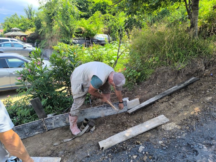 BETON YOL ÇALIŞMALARIMIZ DEVAM EDİYOR...