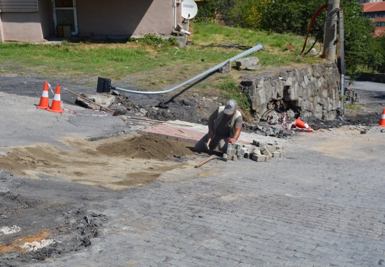 KİLİT PARKE ÇALIŞMALARIMIZ DEVAM EDİYOR...