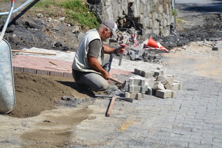 KİLİT PARKE ÇALIŞMALARIMIZ DEVAM EDİYOR...