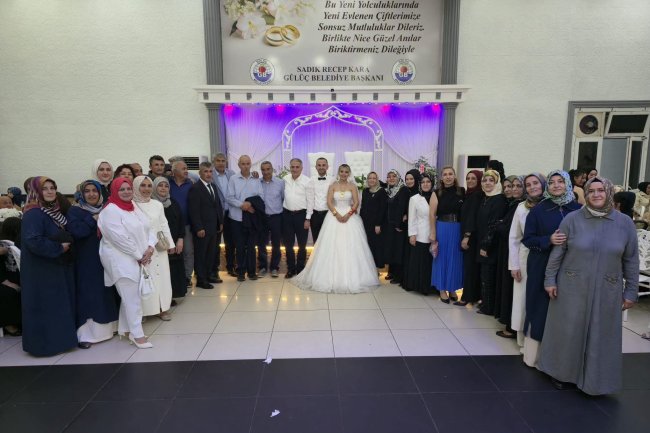 GENÇ ÇİFTİMİZE BİR ÖMÜR BOYU MUTLULUKLAR DİLERİZ...