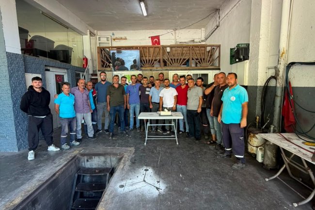 BELEDİYE BAŞKANIMIZ SAYIN SADIK RECEP KARA, BELEDİYE PERSONELİMİZ NURETTİN DURMAZ’IN DOĞUM GÜNÜNÜ UNUTMADI...