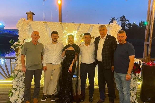 GENÇ ÇİFTİMİZE BİR ÖMÜR BOYU MUTLULUKLAR DİLERİZ...