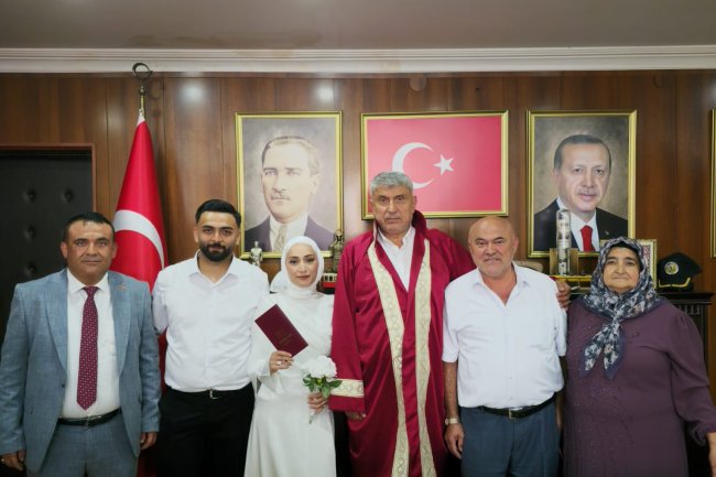 GENÇ ÇİFTİMİZE BİR ÖMÜR BOYU MUTLULUKLAR DİLERİZ...